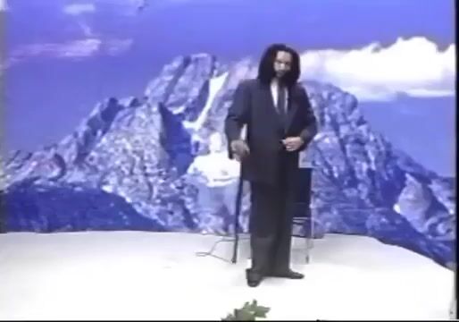 Tm1bjdykK0hqaOzu.mp4